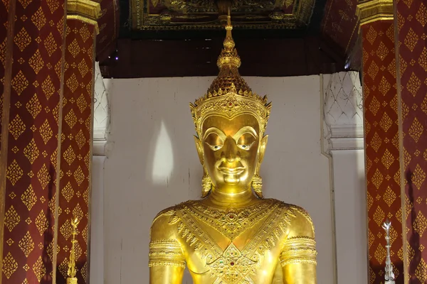 Altın buddha. — Stok fotoğraf