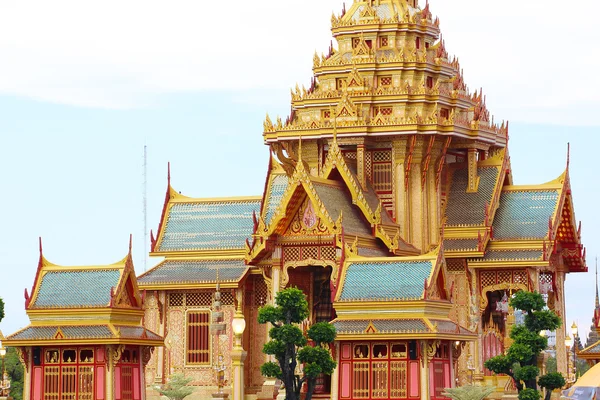 Arquitetura do templo tailandês, bonito . — Fotografia de Stock