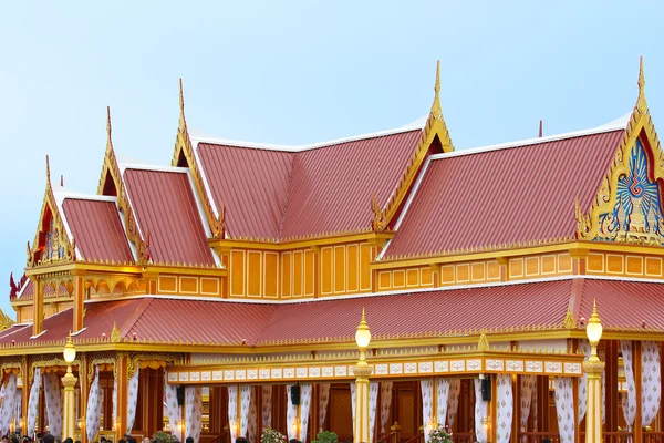 Arquitectura techo templo rojo, Bangkok — Foto de Stock