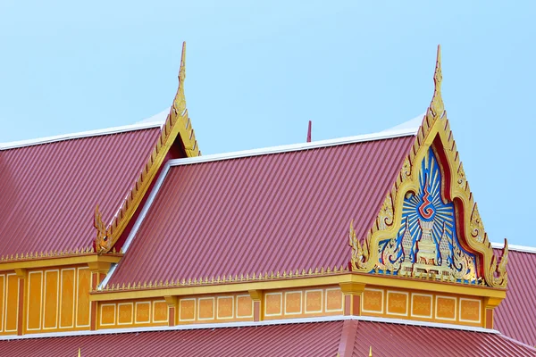 Het rood tempel dak. — Stockfoto