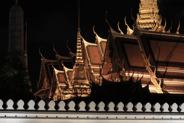 Wat phra kaeo w nocy, bangkok — Zdjęcie stockowe
