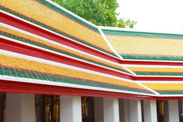 Střecha v thajském chrámu, bangkok — Stock fotografie