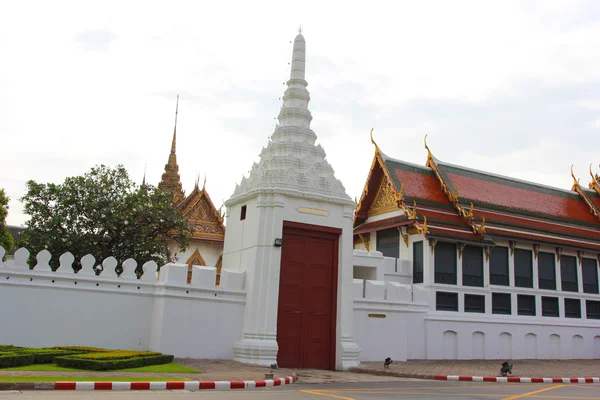 A porta da frente da arquitetura do templo . — Fotografia de Stock