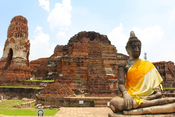 Antigua estatua de buddha en Tailandia . —  Fotos de Stock