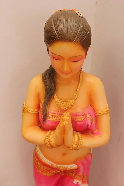 Die Hochwinkel-Statuen der thailändischen Frauen — Stockfoto