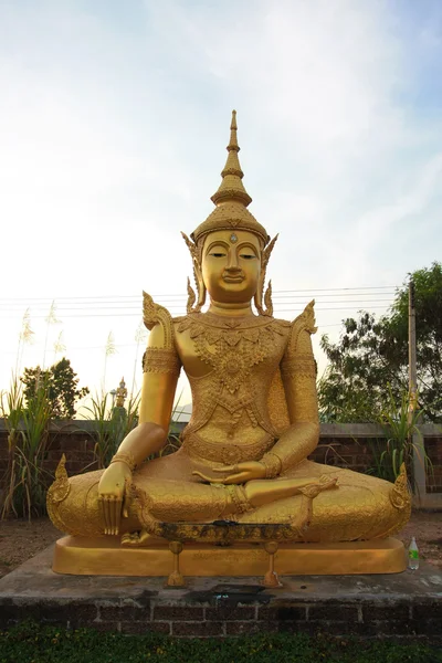 BUDDHA STATUE AT THAI TEMPLE — Stock Photo, Image