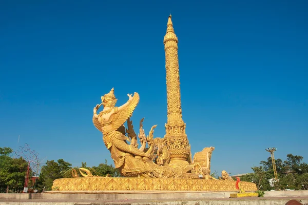 Staty av thailändsk arkitektur. — Stockfoto