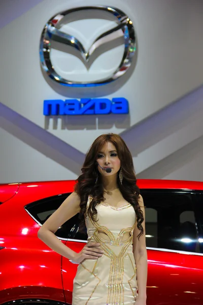 Mazda minagi design concept met presentator — Stockfoto