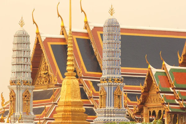 Traditionele Thaise architectuur "wat phra kaeo" — Stockfoto