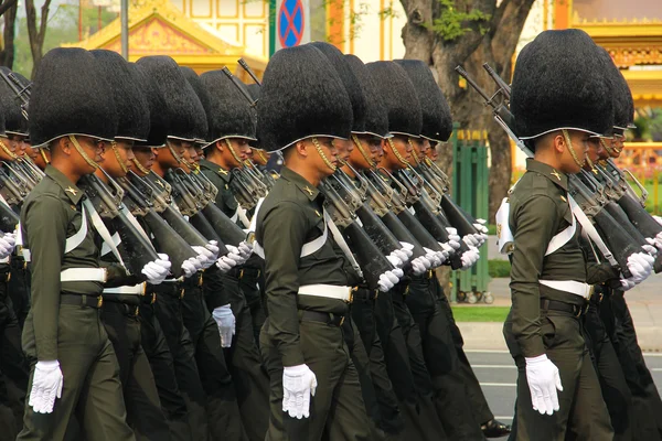 Żołnierz pełnym stroju procesji — Zdjęcie stockowe