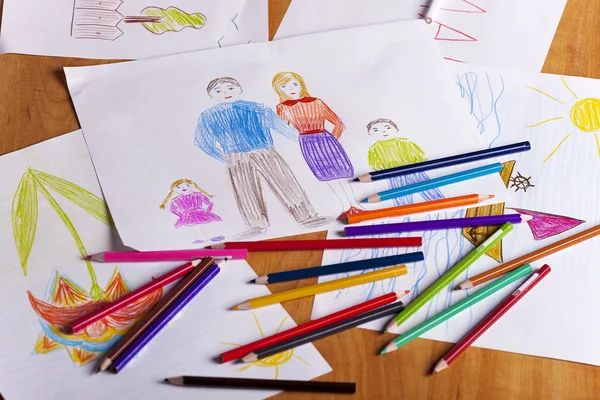 Kinderhand schreibt Mama — Stockfoto