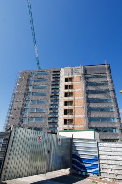 Yeni bina inşa ediliyor.