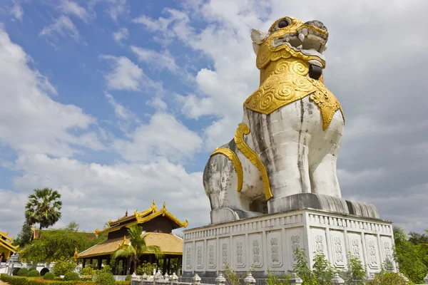 Grandi statue di leoni . — Foto Stock