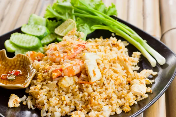 Smažená rýže s krevetami. — Stock fotografie