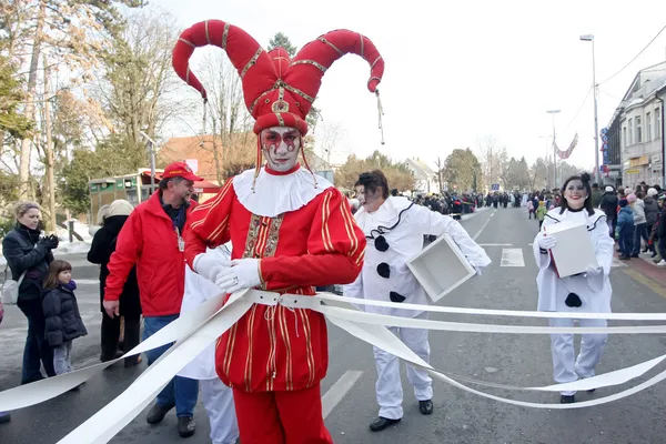 Carnaval in velika gorica - onderwerpen court jester kostuum — Stockfoto