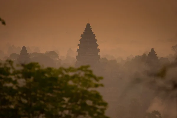 Hill, angkor wat, Kamboçya üzerinde tapınak gündoğumu manzaraya — Stok fotoğraf