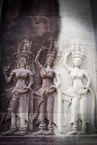 Esculturas de pedra antigas no templo, Angkor Wat, Camboja — Fotografia de Stock