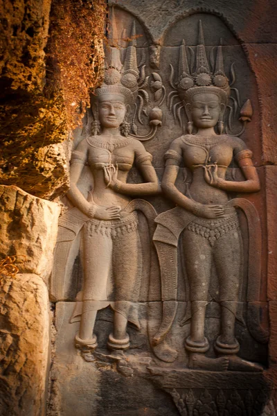 Ősi kő faragványok a templom, Angkor Wat, kambodzsai — Stock Fotó