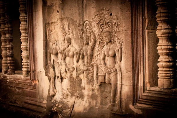 Esculturas em pedra na parede do templo, Angkor Wat, Camboja — Fotografia de Stock