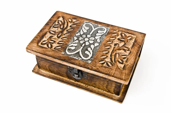 在白色背景上珠宝手工制作木质盒 — 图库照片