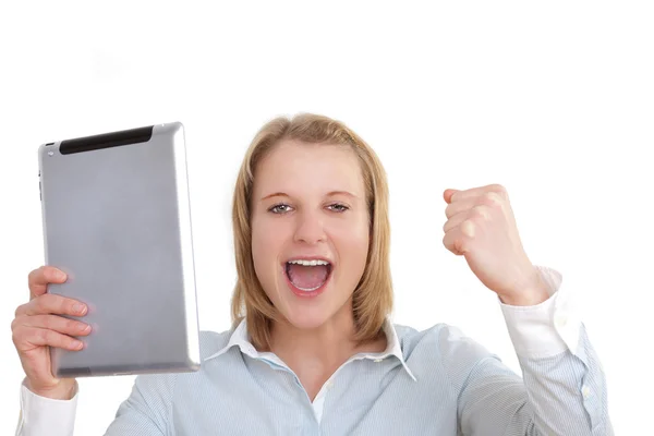 Jovem mulher de negócios com um tablet pc na mão aplaudindo com o punho apertado — Fotografia de Stock