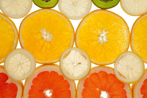 背景的猕猴桃、 葡萄柚、 橙、 柠檬磁盘 — 图库照片