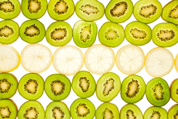 Conjunto de fundo frutado de kiwi inteiro e fatias de limão — Fotografia de Stock