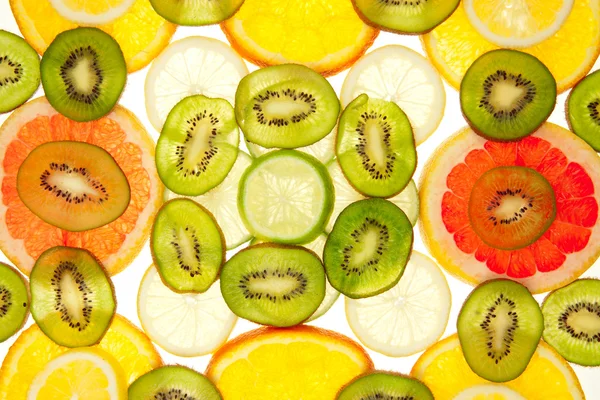 Kolorowe tło płatów różnych owoców — Zdjęcie stockowe