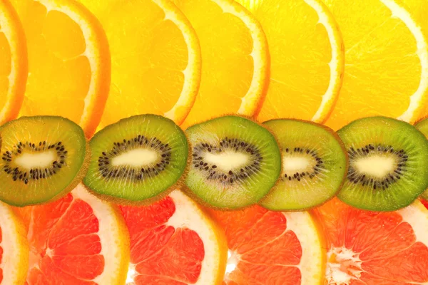 Conjunto de fondo afrutado de discos enteros de naranja, pomelo y kiwi —  Fotos de Stock