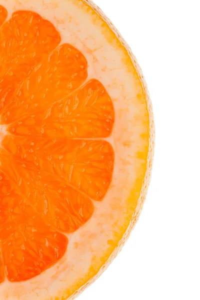 Plan macro d'une demi-tranche d'orange dans la lumière transmise — Photo