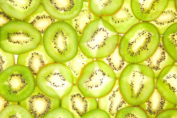 Fruchtiger Hintergrund ganzer Kiwi-Scheiben — Stockfoto