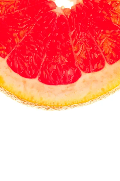 Makroaufnahme einer Viertelscheibe Grapefruit auf weißem Hintergrund — Stockfoto