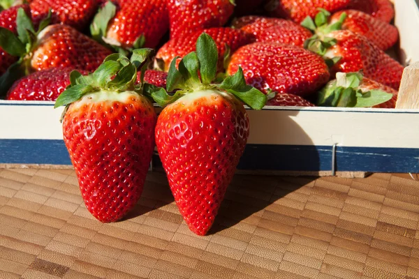 Aardbeien in een doos — Stockfoto