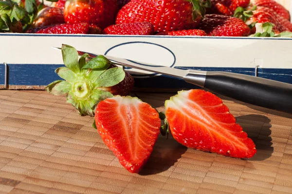 Erdbeeren in einer Schachtel — Stockfoto