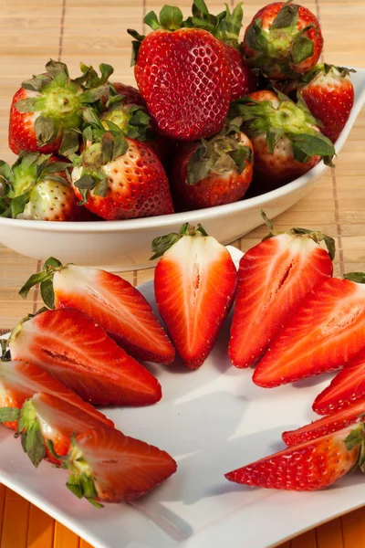Fresas en un plato — Foto de Stock