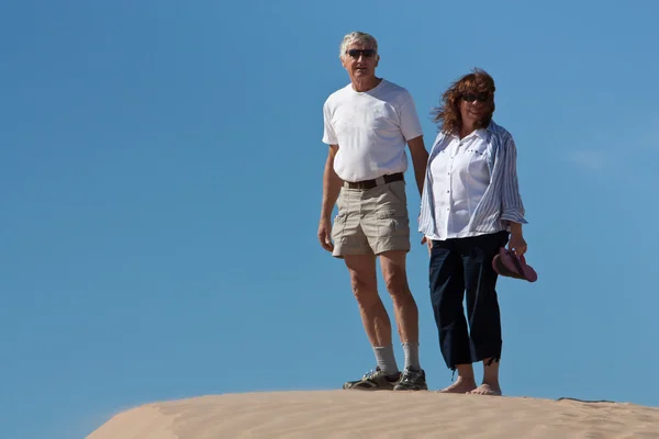 Active Retired couple at the dunes — Stock Photo, Image