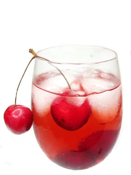Coquetel de licor de álcool com cereja — Fotografia de Stock