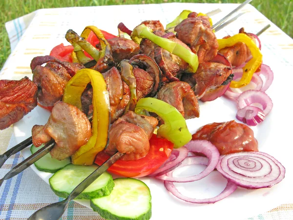 Carne a la parrilla cocida con verduras — Foto de Stock