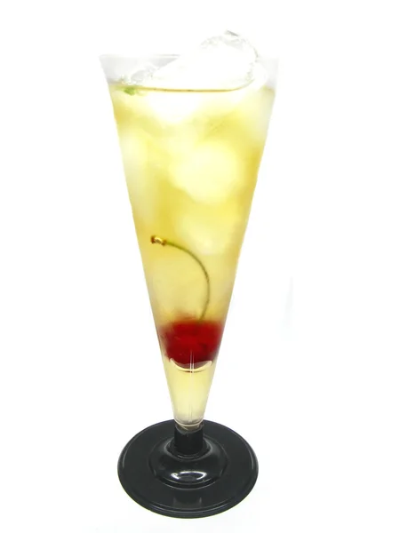 Alkohol-Schnaps-Getränk mit Orangenlikör-Cocktail — Stockfoto