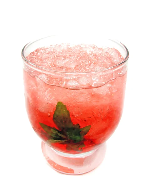 Alkoholický nápoj koktejl s jahodou — Stock fotografie