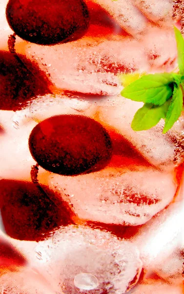 Крупный план коктейля из вишни — стоковое фото