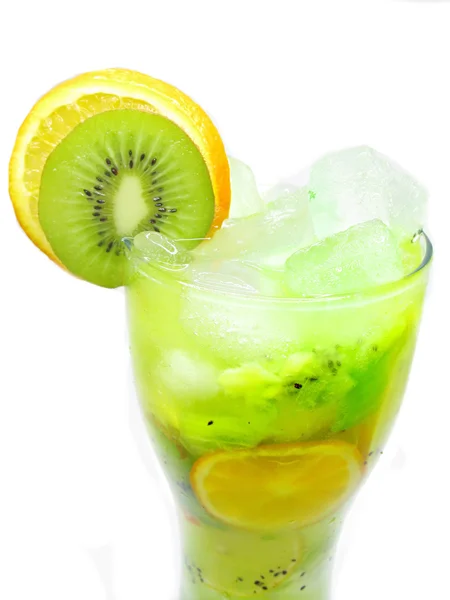 Frullato freddo alla frutta cocktail con kiwi — Foto Stock