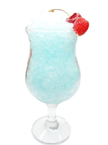 Alkoholhaltiga blå curacao likör cocktail med körsbär — Stockfoto