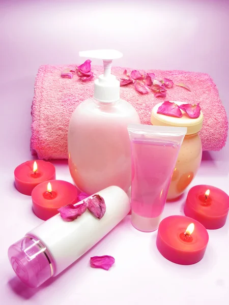 Lázně šampon sprchový gel s růží a krémy — Stock fotografie