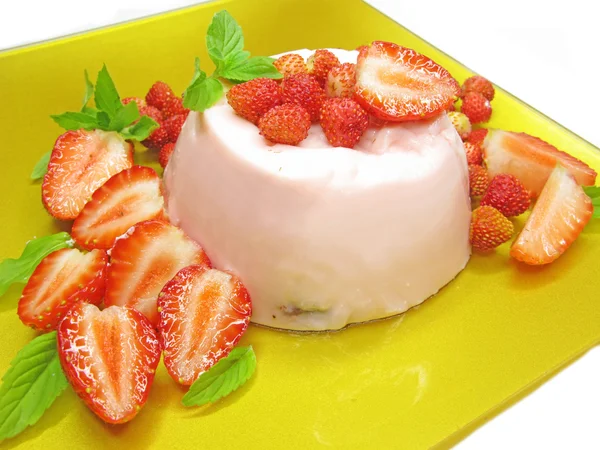 Obst-Erdbeer-Dessert — Stockfoto