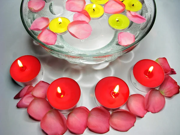 Spa świece kwiaty — Zdjęcie stockowe