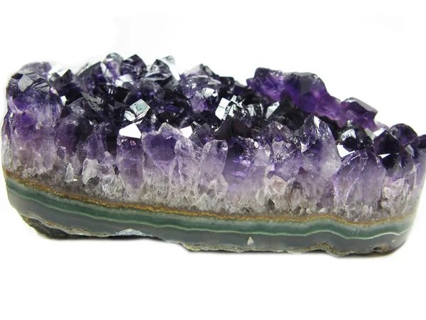 Amethist geode kristallen semigem — Stockfoto
