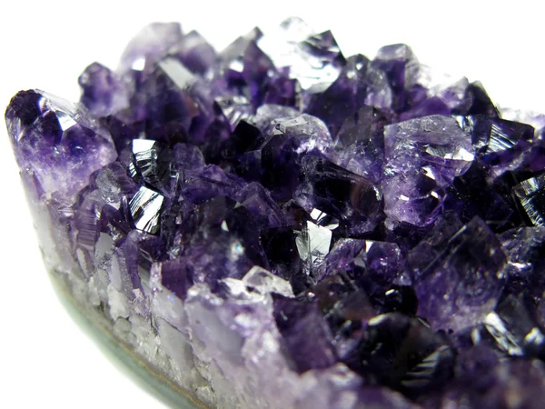 Geoda de cristales de semigema de amatista — Foto de Stock
