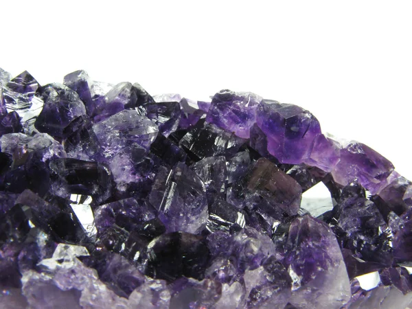 紫晶 geode semigem 晶体纹理 — 图库照片