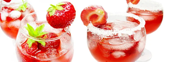 Alkoholischer Likör-Cocktailpunsch mit Erdbeere — Stockfoto